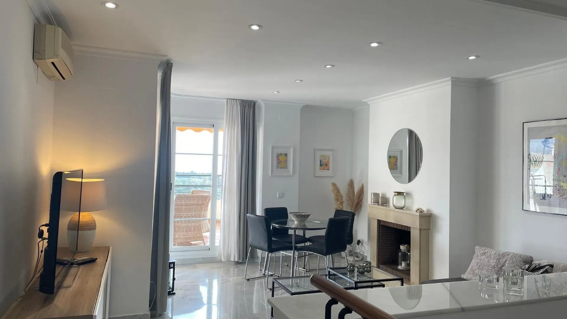 2-Bed Apartment - Sea View - 10M From Puerto Banus 마르베야