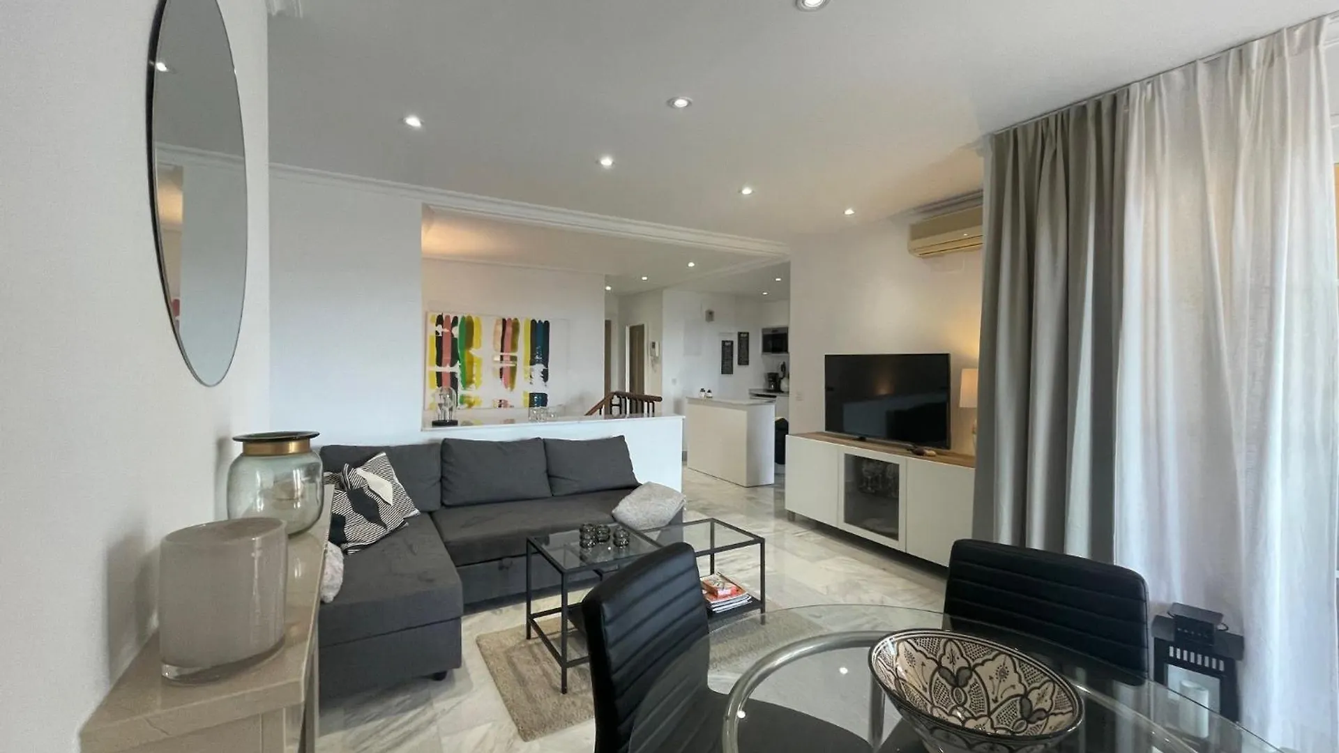 2-Bed Apartment - Sea View - 10M From Puerto Banus 마르베야