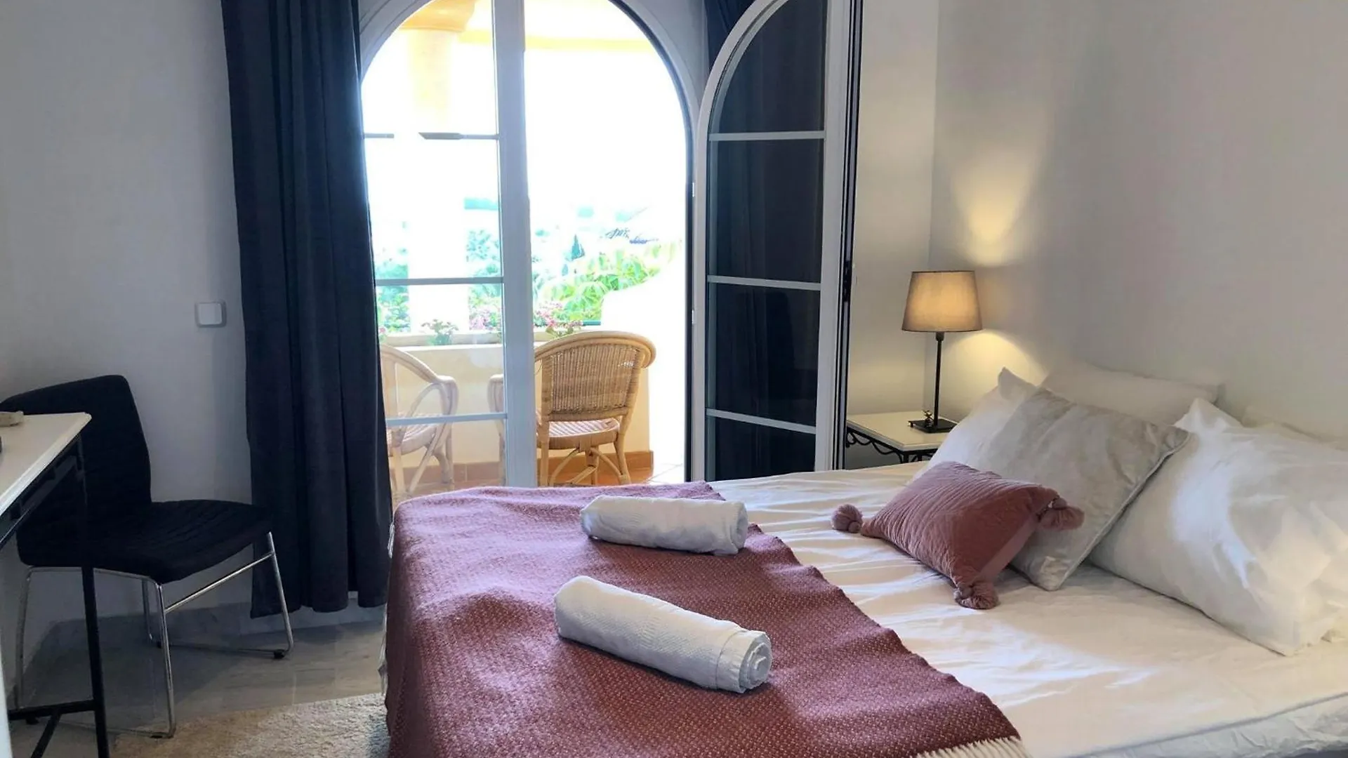 2-Bed Apartment - Sea View - 10M From Puerto Banus 마르베야 0*,  스페인